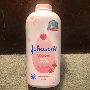 Johnson's Blossoms Pink Baby Powder Silky Soft Skin W/ Talc, 17.6oz (500g) - Picture 1 of 7