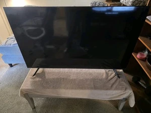 4K UHD display, a5 Gen 5 AI Processor, webOS 22, and supports various streaming - Picture 1 of 4