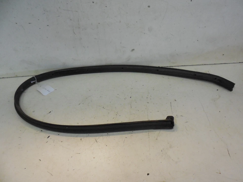 2003 - 2007 Cadillac CTS Right Rear Lower Door Seal Weather stripping 25762382 - Image 1 of 4