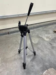 Aluminum Light Weight Expandable Tripod with Level Device - Picture 1 of 5