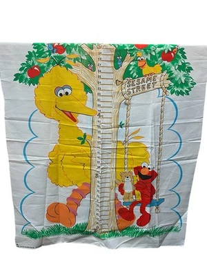 Tabla de crecimiento de panel de tela de calle sésamo de colección Big Bird Elmo Tree 36” X 45”. Foto 1 de 3