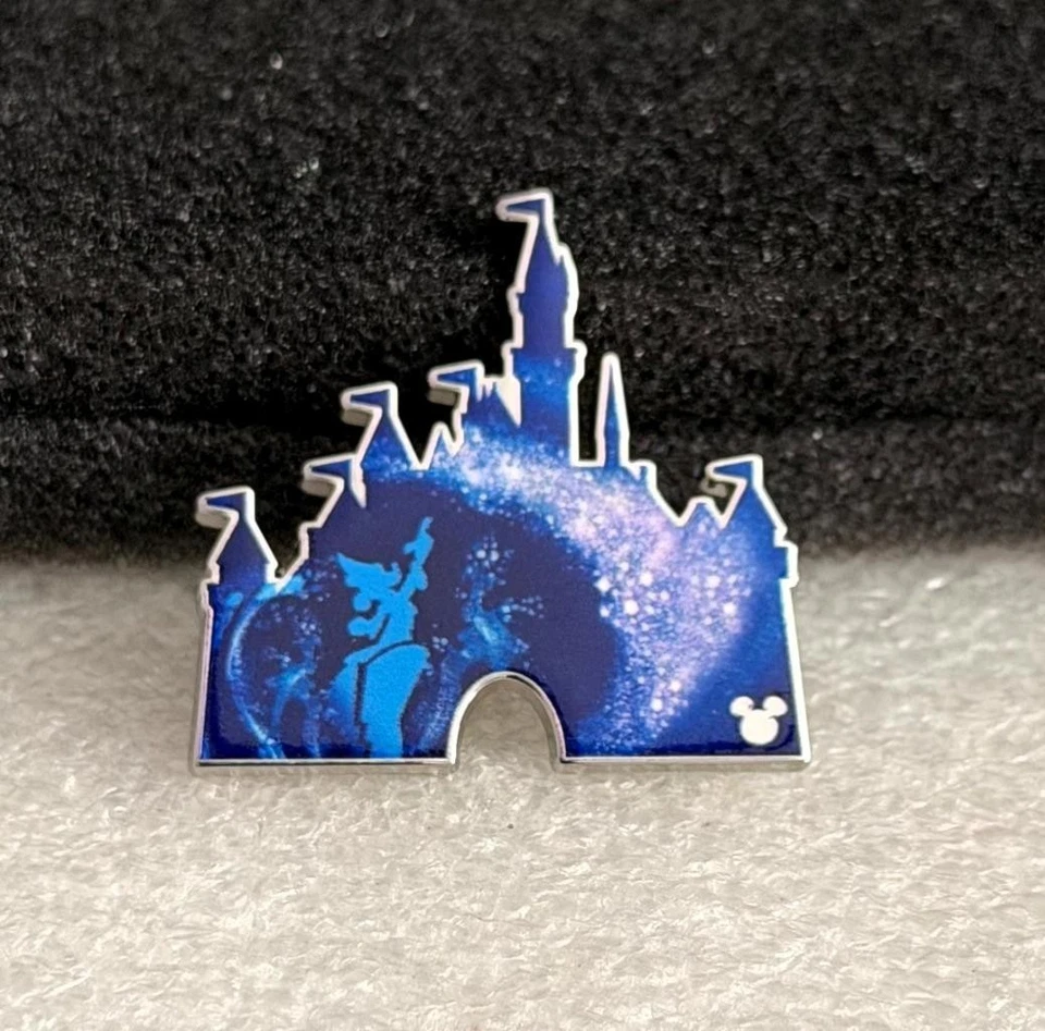 Значок Disney DLR Sorcerer Mickey Castles Wave B Hidden Disney Mickey 2025 - Изображение 1 из 1