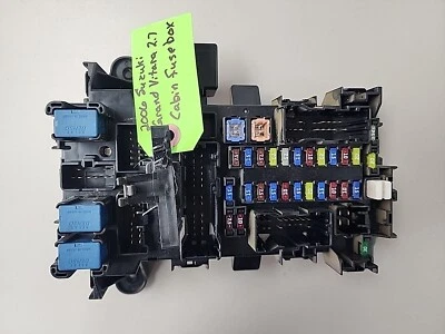 Suzuki Grand Vitata 2006 2,7 L interior cabina caja de fusibles Foto 1 de 4