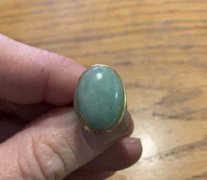 Estate 18k Yellow Gold Large Oval Green Jade Ring Size 7-7.25 - Picture 1 of 6