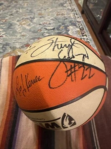 WNBA Wilson serie autentica basket interno/esterno vista foto leggi - Foto 1 di 12