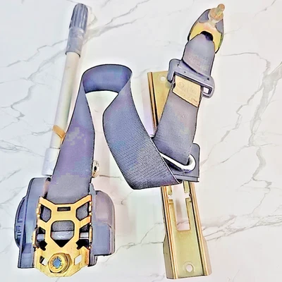 Натяжитель ремня безопасности Mercedes-Benz A1268603986 подходит для правостороннего переднего пассажира W126 оригинальный - Изображение 1 из 4