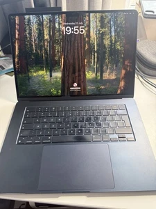 MacBook Air 15 inch 2023 - M2 Chip - 24GB RAM - 1TB SSD - Midnight Blue (MJ34) - Afbeelding 1 van 5
