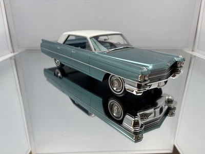Cadillac 1963 sedán de Ville 1:18 BoS - Lo mejor del espectáculo Foto 1 de 4