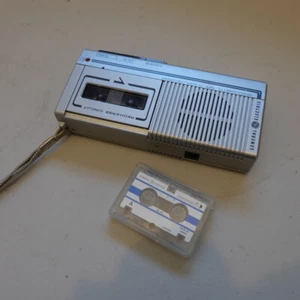Grabadora Reproductor de Cinta Microcassette GE Modelo 3-5325B - PARA REPUESTOS O REPARACIÓN - Imagen 1 de 12