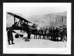 Foto de prensa del presidente del aeropuerto Mao Yan'an de la década de 1980 avión de noticias China Xinhua - Imagen 1 de 3