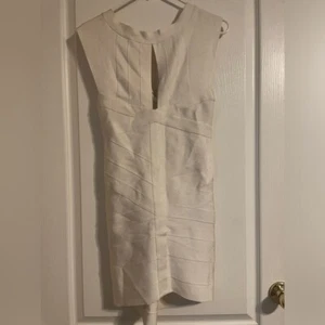 Herve Ledger Off White Bandage Mini Dress Size Medium Bodycon Party Cocktail - Picture 1 of 11