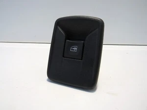 INTERRUTTORE LUNOTTO PORTA POSTERIORE SINISTRA LATO LATO LATO LATO POSTERIORE DACIA SANDERO STEPWAY 2017-21 Q1519 - Foto 1 di 8