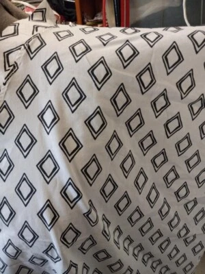 7X-8X Scrub top-plus size  Black diamonds on white - Image 1 of 2