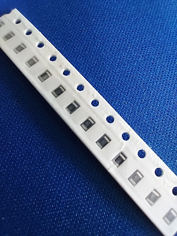 82R 0805 1% 1/8W Royal Ohm Chip Resistor pack of 100 - Image 1 of 1