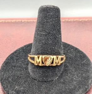 10K Yellow Gold Diamond Cut "Mom" With Heart Ring Size 8 ~ 1.8g - Picture 1 of 7