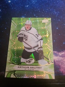 Hielo de cubierta superior 2022-23 - Arthur Kaliyev #16 verde - Imagen 1 de 2