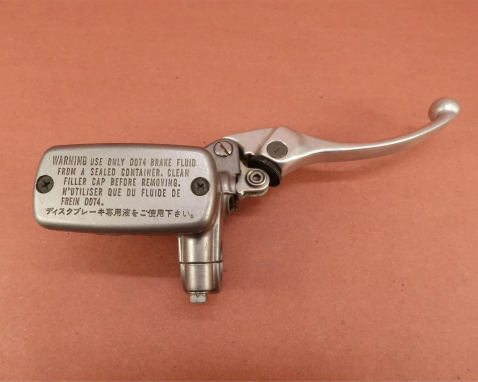 Главный цилиндр правого переднего тормоза 1994-1997 Honda Interceptor 750 VFR750F - Изображение 1 из 4