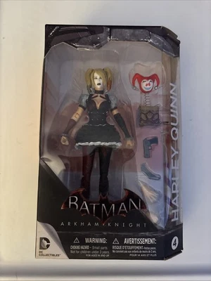 Figura de acción DC Collectibles Batman: Arkham Knight: Harley Quinn Foto 1 de 4