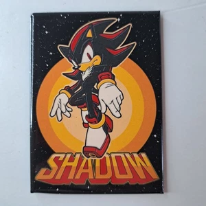 Sonic the Hedgehog Spiel Shadow Figur auf schwarzem flachem Kühlschrankmagnet NEU UNBENUTZT - Bild 1 von 2