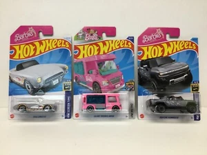 2021 HOT WHEELS BARBIE DREAM CAMPER , CORVETTE & GMC HUMMER - BARBIE THE MOVIE - Picture 1 of 8
