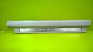 05-12 AVALOLN PASSENGER RIGHT FRONT GREY SCUFF SILL PLATE OEM 2922-70