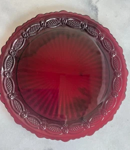 Avon 1876 Cape Cod Collezione Piatti in Vetro Rosso Rubino 10,75 pollici Qtà 4 - Foto 1 di 3