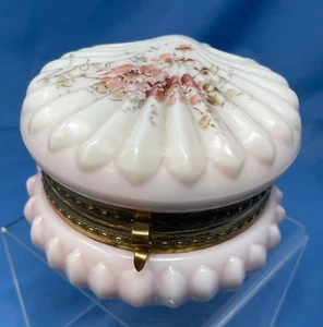 CF Monroe WAVECREST Shell trinket box w/ original silk liner - Picture 1 of 5