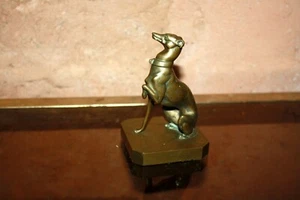 Sculpture animalière , lévrier assis en bronze XIX , Greyhound - Bild 1 von 9