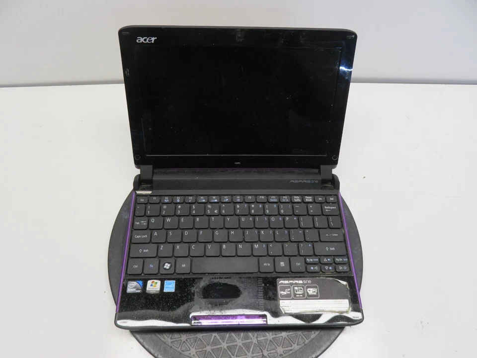 Portátil Acer Aspire One 532h-2254 Intel Atom N450 1 GB Ram sin disco duro ni batería Foto 1 de 4