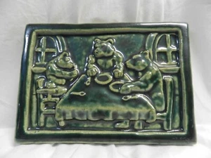1995 Pewabic Pottery The Three Bears Green LARGE GLAZED Tile 3-D Plaque 8" x 6" - Bild 1 von 9