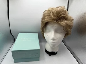 ESTETICA DESIGNS JORDAN MONO R8 PURE STRETCH WIG HIGH SOCIETY COLLECTION - Picture 1 of 9