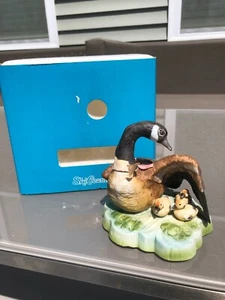 1979 Ski Country Canada Canadian Goose Family Limited Edition Mini Decanter - Picture 1 of 10