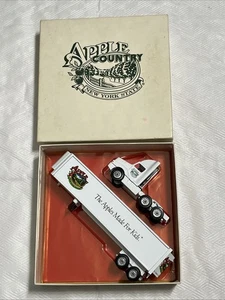 Camión fundido a presión Winross New York State Apple Country 1/64 - Imagen 1 de 10