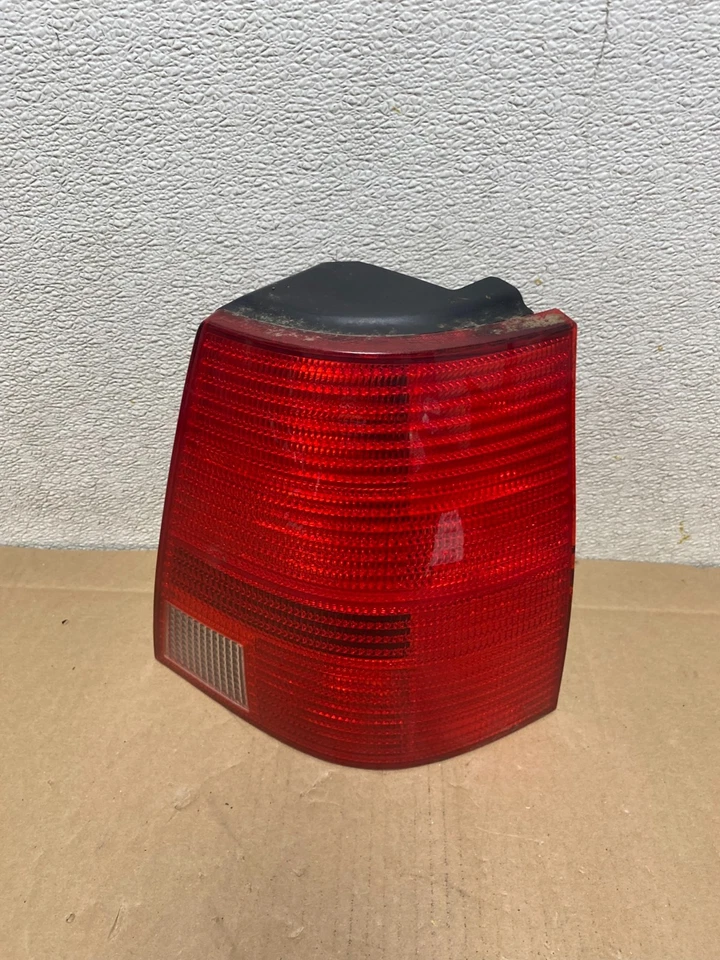 Luz trasera lateral derecha pasajero Volkswagen Jetta MK4 2001-2005 S0215 DG Foto 1 de 4