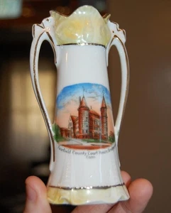 VINTAGE FAIRFIELD COUNTY COURT HOUSE BRIDGEPORT CT SOUVENIR VASE MADE IN GERMANY - Picture 1 of 8