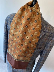 VTG mens 70's INDIE/MOD STRIKING SILKY FEEL BROWN SQUARE PATTERN LONG SCARF - Picture 1 of 6