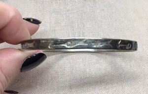 Vintage Sterling 925 Southwestern Etched Fish & Arrows Bangle Bracelet 8" V614 - Picture 1 of 5