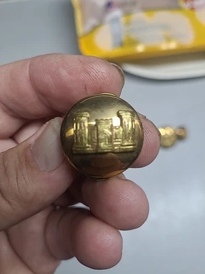 Pin castillo militar de latón ver fotos  Foto 1 de 4