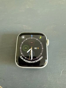 Topp gepflegte Apple Watch SE WiFi 40mm Silber - Bild 1 von 8