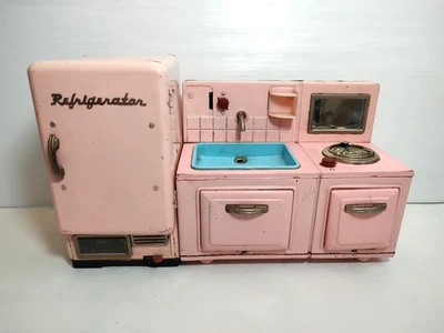 VINTAGE 1950’s Toy kitchenette Stove - For Barbie Size & tin metal refrigerator - Image 1 of 4