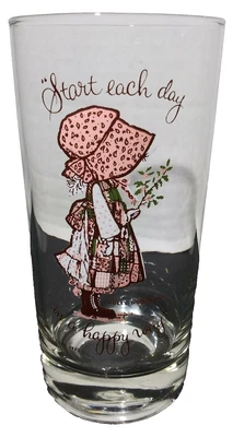 Vaso de vidrio Holly Hobbie 1972 vintage de 6" de alto comienza cada día de una manera feliz Foto 1 de 4
