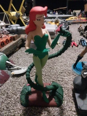 DC 画廊蝙蝠侠动画系列毒药常春藤女性法塔莱斯雕像 — 第 1/4 张图片