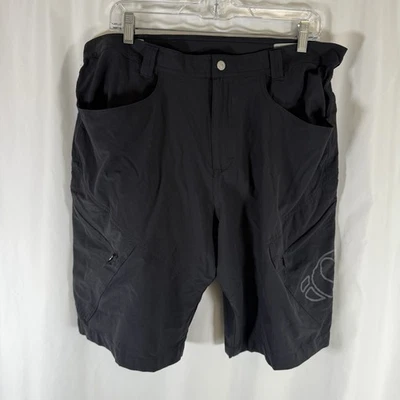 Pearl iZumi Shorts Men's Large Solid Black Zip Cargo Snap Zip Padded - Image 1 of 4