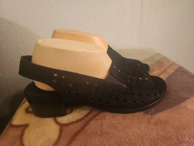 Munro Proper Size Perfect Fit Sz 9W Black Perforated Suede Slingback Sandals - Image 1 of 4