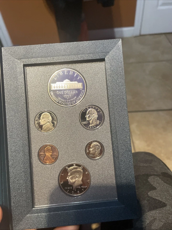 1997 年美国铸币厂威望精制套装。 — 第 1/4 张图片