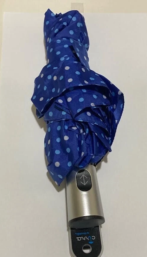 Nuevo con etiquetas Paraguas Compacto Cirra by ShedRain Botón Automático Abierto/Cerrado Unisex Azul/Puntos Foto 1 de 1