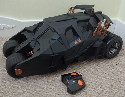 2005 TYCO BATMAN BEGINS R/C RADIO-CONTROLLED BATMOBILE TUMBLER 1:6 w/REMOTE - Image 1 of 4
