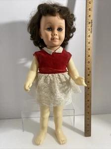 Bambola vintage anni 60 Mattel's Chatty Cathy 18" lentiggini occhi blu burnette - Foto 1 di 15