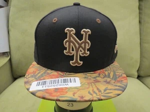 New Era NY Mets Sombrero Ajustado Negro, Logotipo de Cuero y Billete de Flamenco Floral, Talla 7 5/8 - Imagen 1 de 19