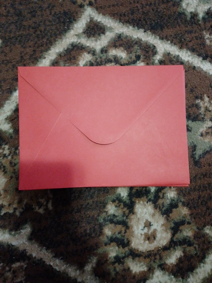 7.5"x5.5" Coloured Envelopes for Crafts  Cards Party Invitations (90 Pack)red. - Image 1 of 1